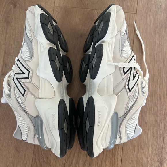 New Balance 9060 - Picture 4 of 5